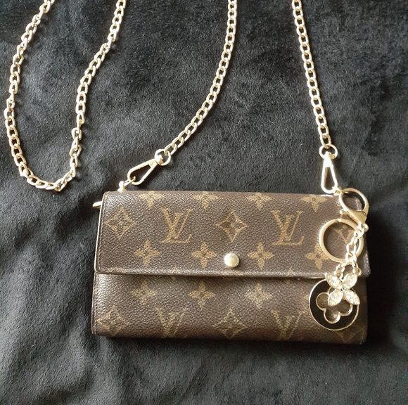 Authentic Louis Vuitton Monogram Sarah Wallet/Crossbody - Picture 12 of 12